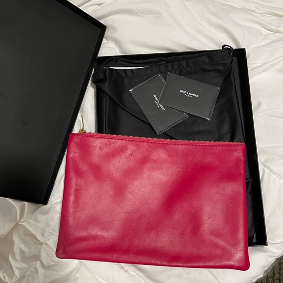 It’s a clutch bag that was used only couple of times. - Picture 3 of 5